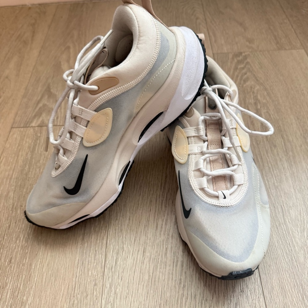Nike Spark Women's Sneakers LIKE NEW - Picture 3 of 9